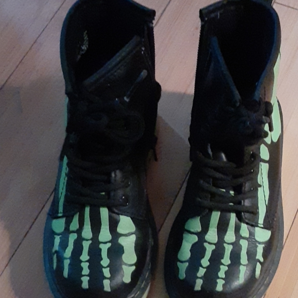 Kids Dr. Martens
